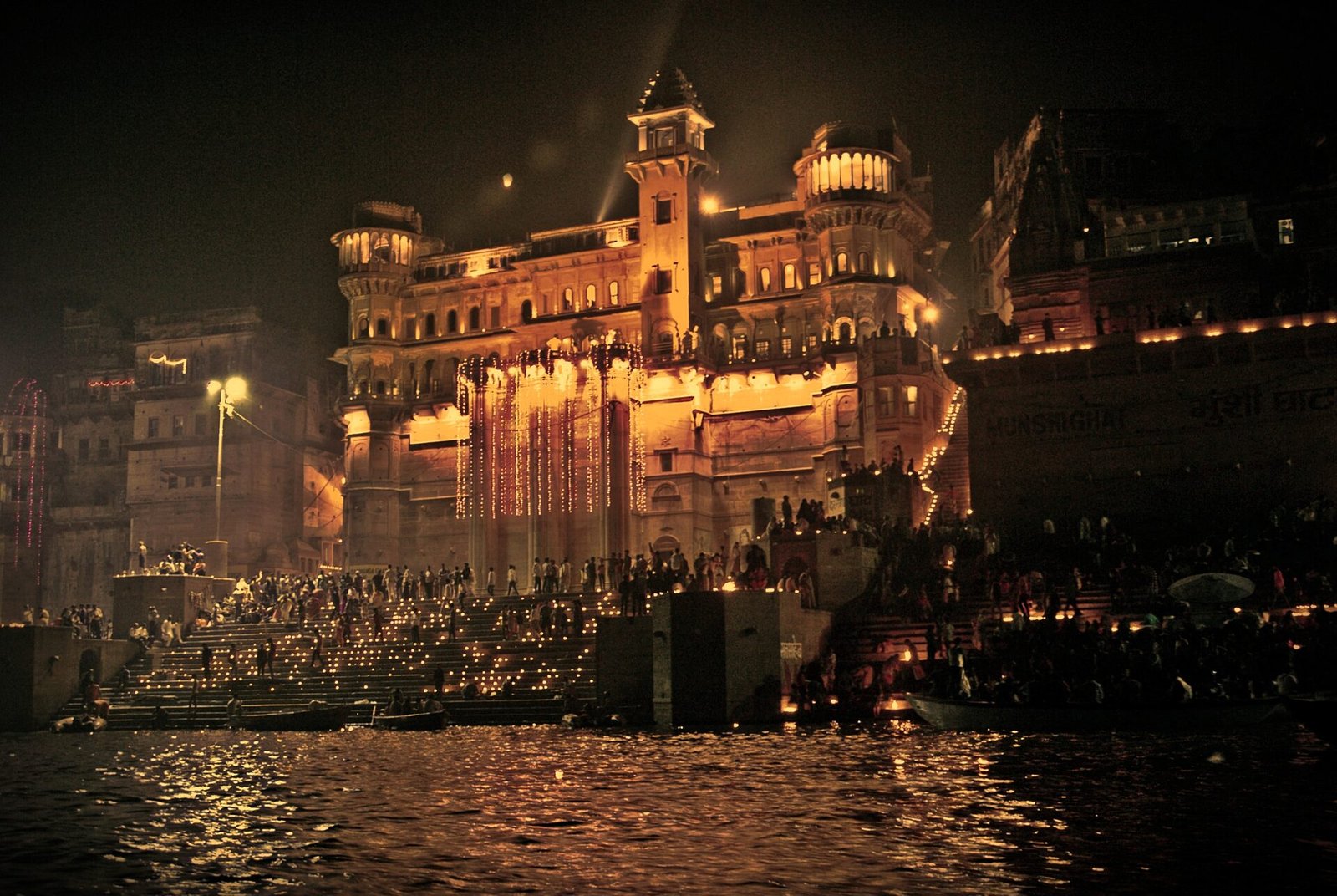 Varanasi — Ganga at dusk