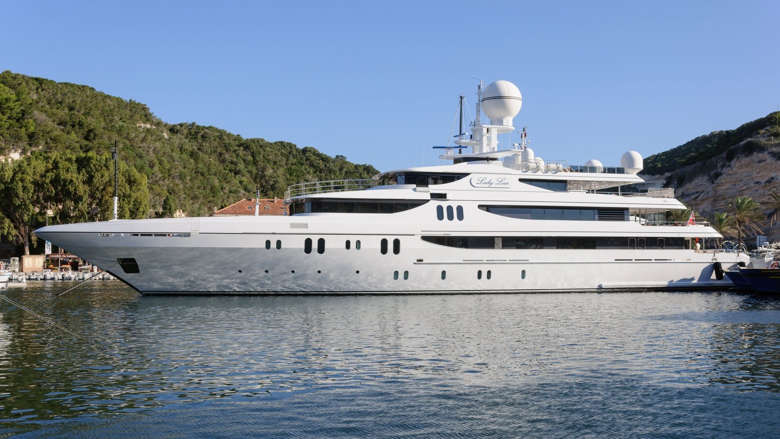 private yacht charter luxury
